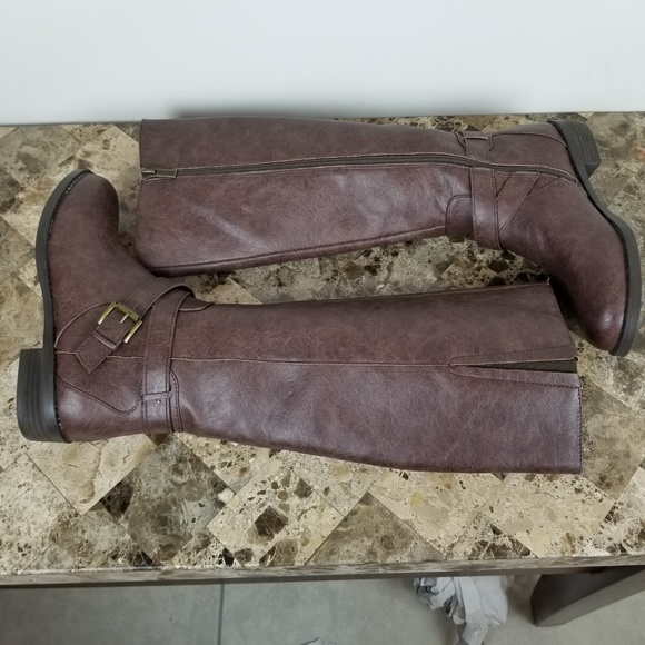 Kenneth Cole Reaction Brown Boots - Picture 6 of 8